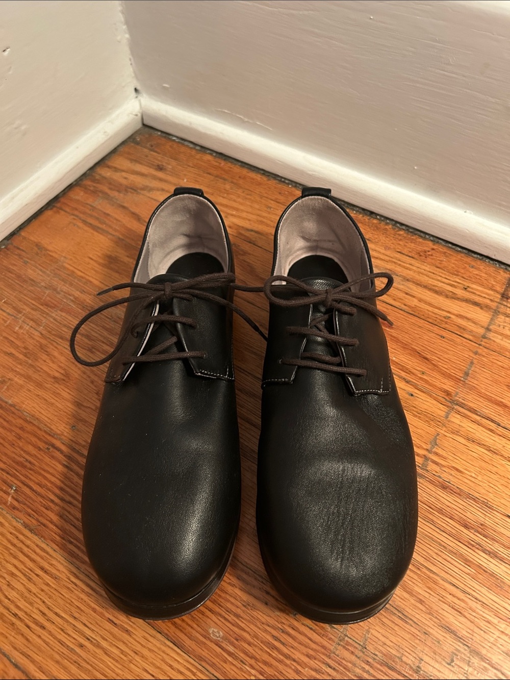 Women’s Black Leather Lace-Up Oxfords